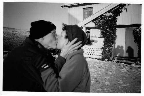 black and white kissing photography. Photo. Thursday, Sep 24, 2009.